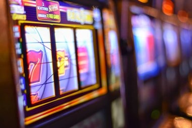 Antarmuka aplikasi mobile ceri138 dengan sportsbook, live dealer, dan slot games